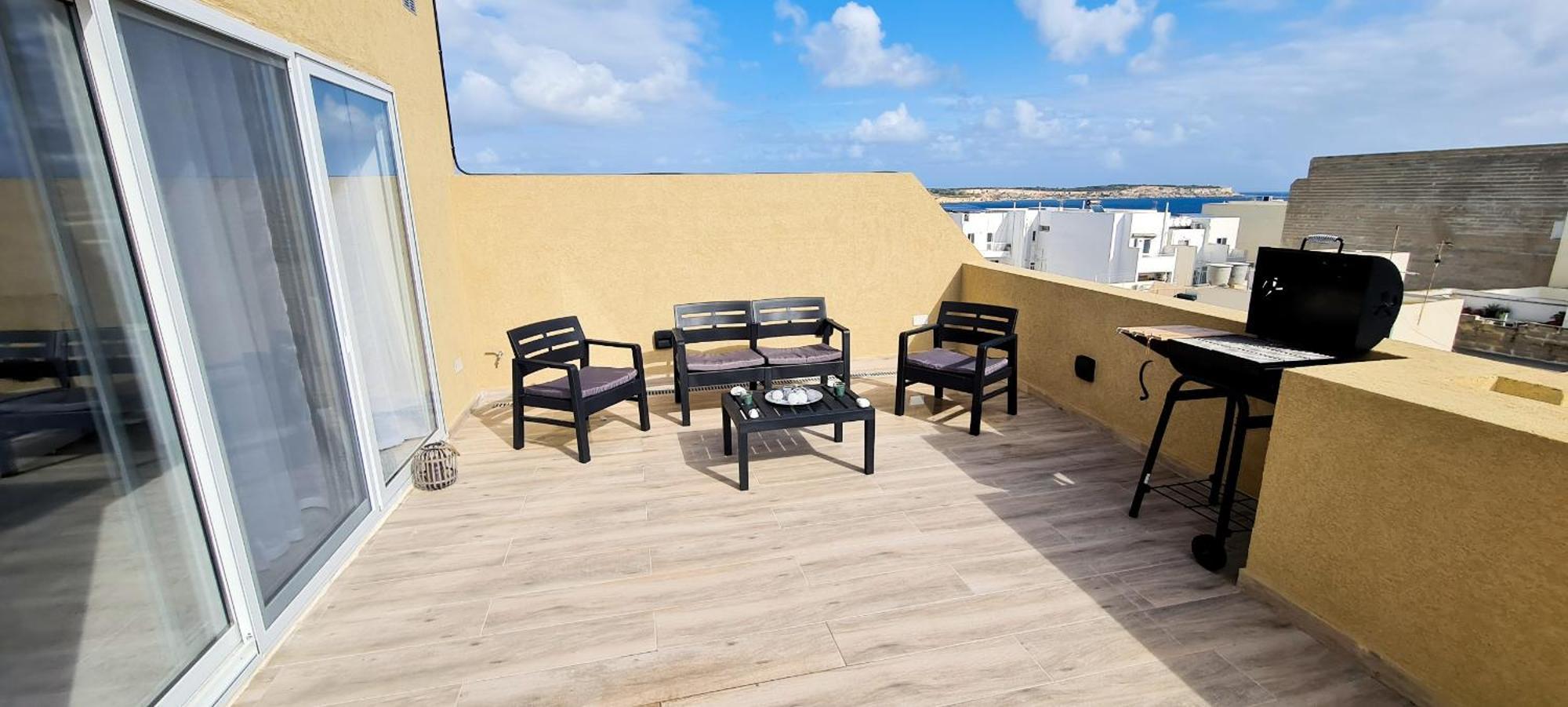 Seaside Serenity - Luxe Penthouse - Near The By Quicktrips Appartement Mellieħa